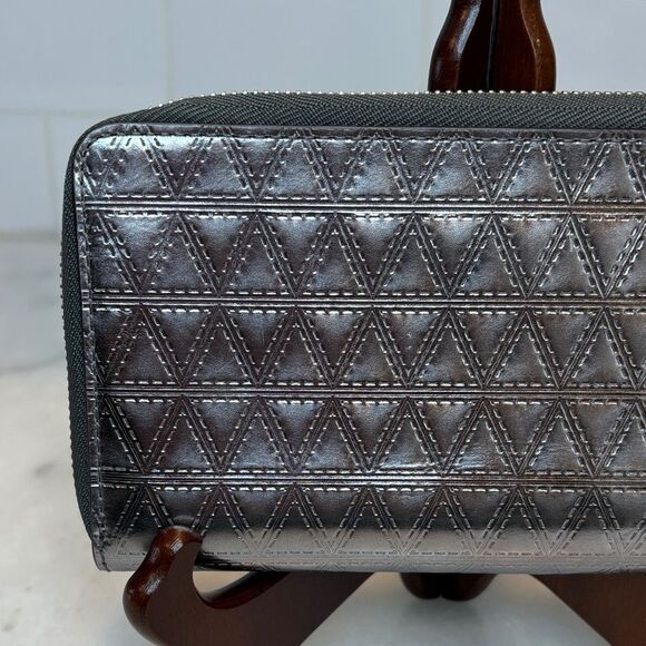 Michael Kors Wallet Metallic Geometric Embossed Wristlet Full Zipper - Picture 6 of 16